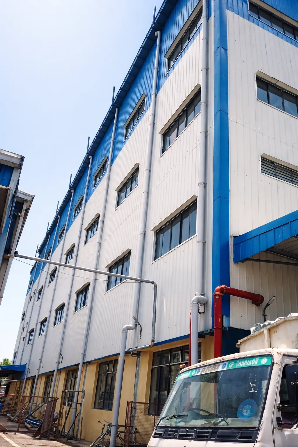 Industrial shed roofing and sheet cladding installation